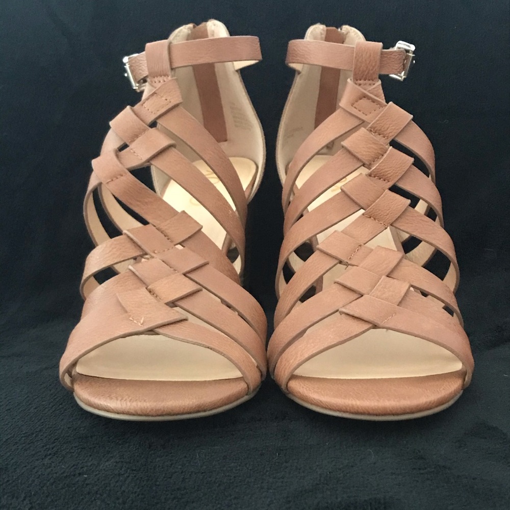 XOXO TAN OPEN TOE HEELS - Picture 2 of 10